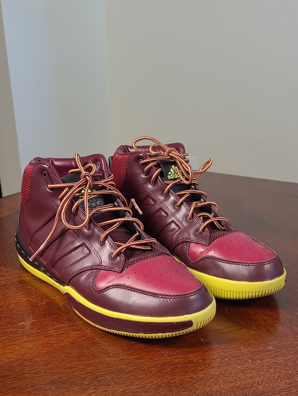 Vtg 2008 Adidas Lux Mid Leather Maroon Yellow Mens 9.5 Rare Near Mint 677610